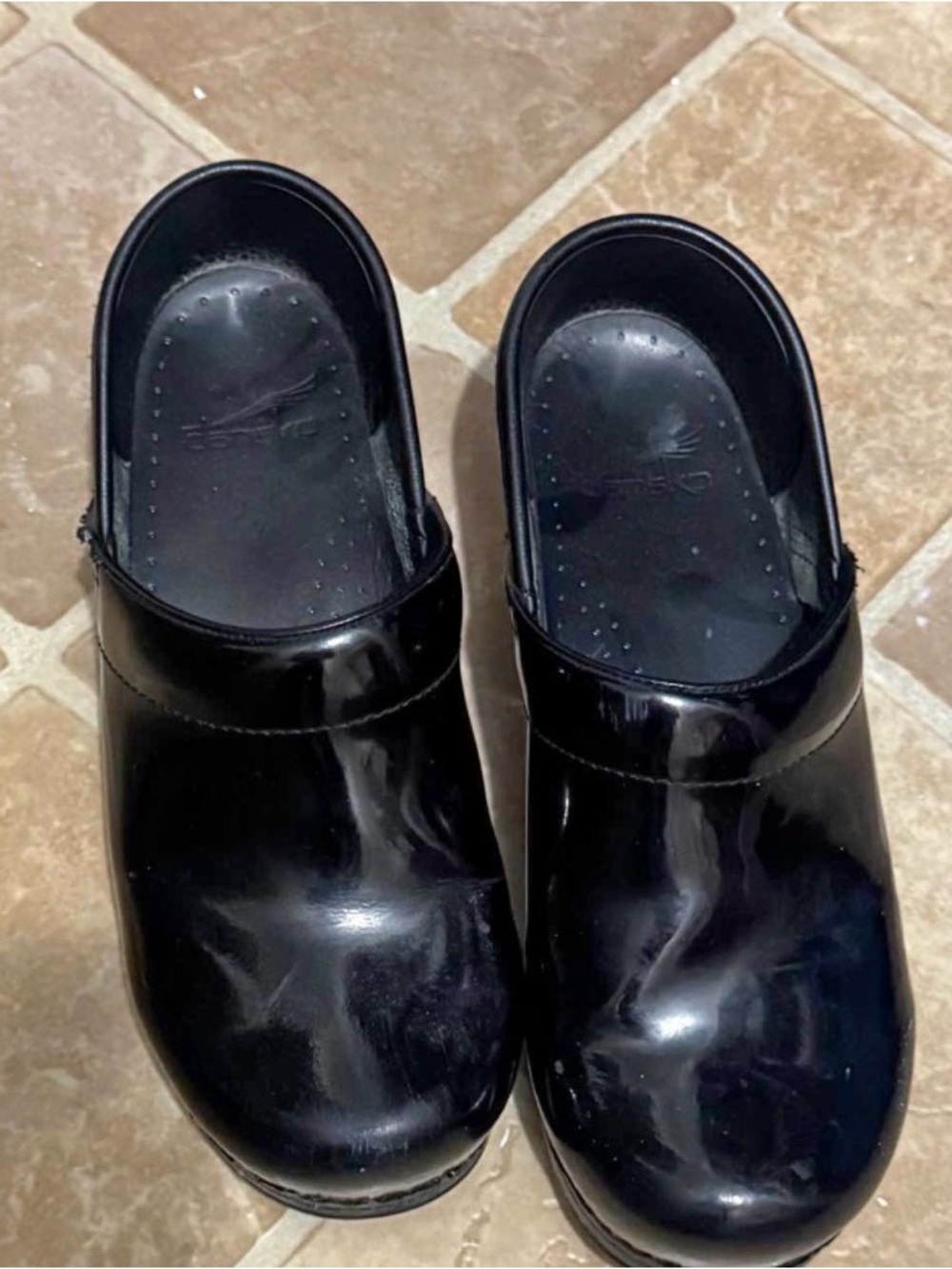 Patent leather Danskos